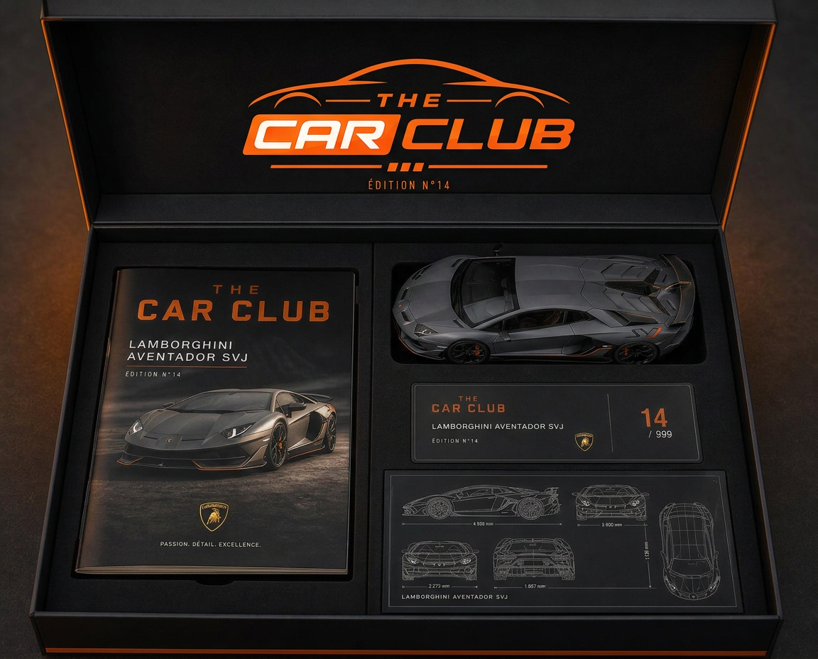 Box The Car Club ouverte avec miniature, magazine, blueprint, carte collector et fiche technique